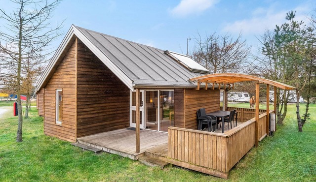 Stunning home in Hanstholm with WiFi