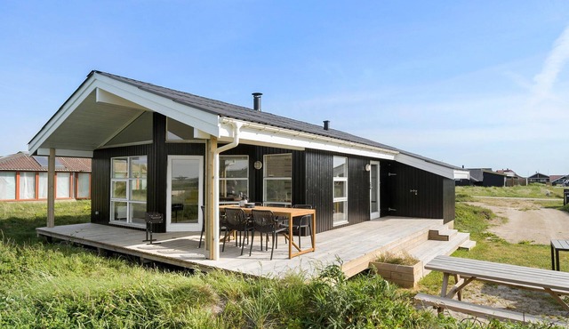 Stunning home in Harboøre with WiFi