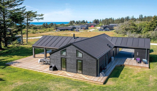 Stunning home in Hjørring with WiFi