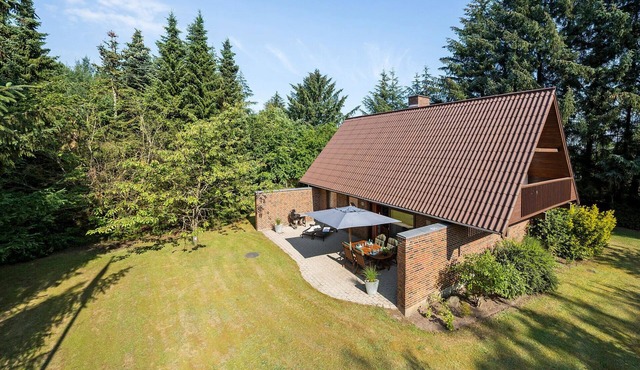 Stunning home in Højslev with WiFi