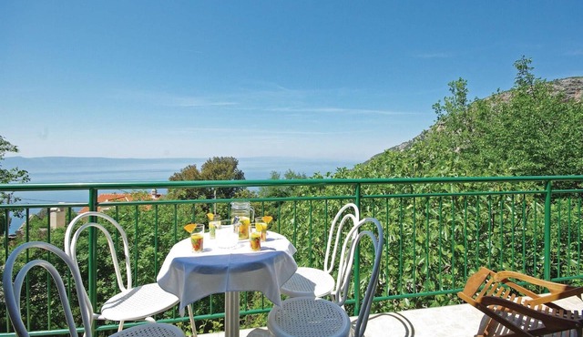 Stunning home in Gornje Tucepi with WiFi