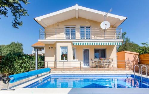 Stunning Home In Primorski Dolac