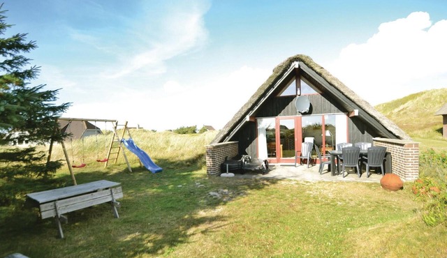 Stunning home in Hvide Sande with WiFi