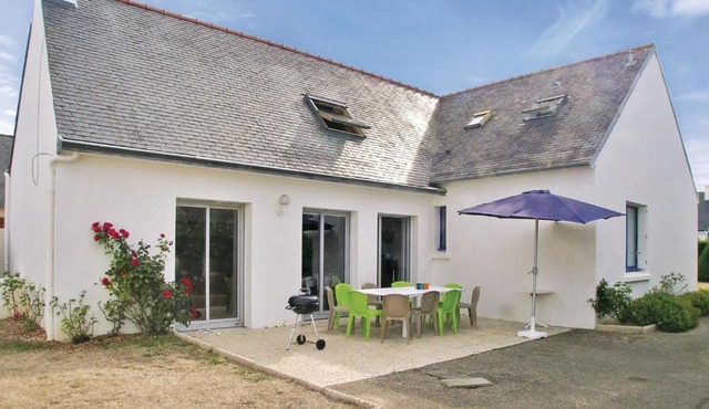 Stunning home in Ile-Tudy with 5 Bedrooms and WiFi