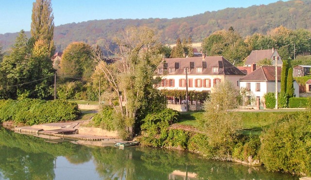 Stunning home in Jaulgonne with house sea view