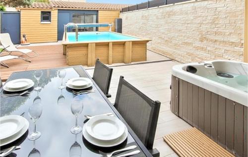 Stunning Home In Jonquerettes