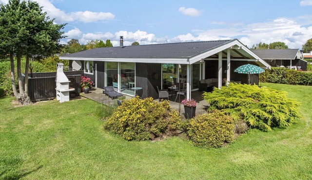 Stunning home in Juelsminde with WiFi