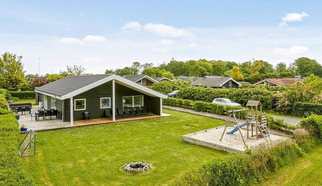 Stunning home in Juelsminde with WiFi