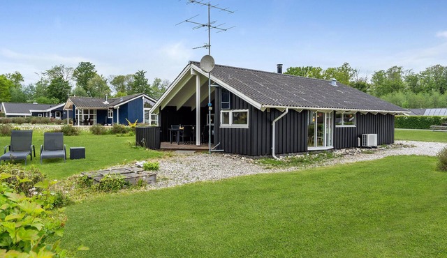 Stunning home in Juelsminde with sauna