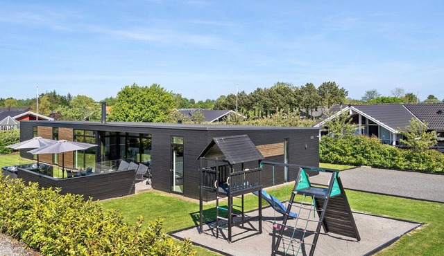 Stunning home in Juelsminde with sauna