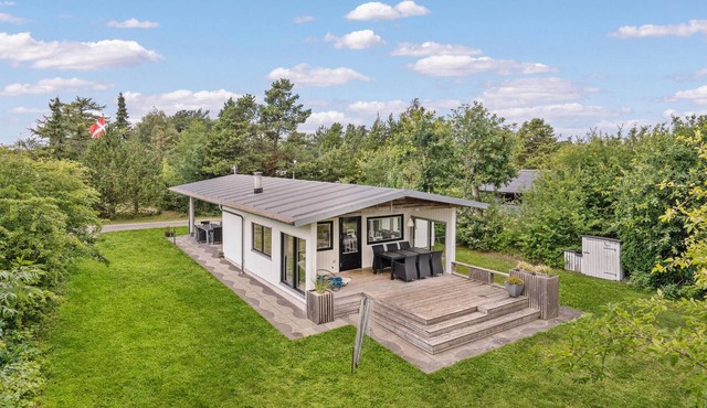 Stunning home in Juelsminde with WiFi