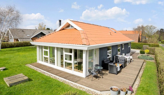 Stunning home in Juelsminde with WiFi
