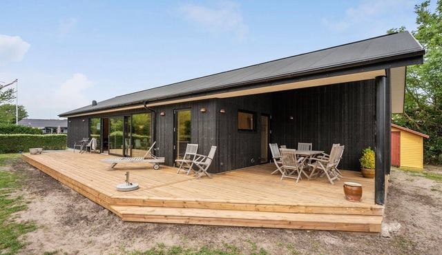 Stunning home in Juelsminde with WiFi