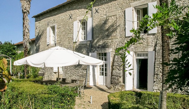 Stunning home in Juignac