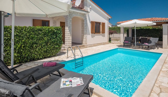 Stunning home in Kastelir