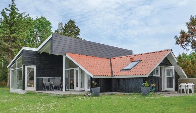 Stunning home in Knebel