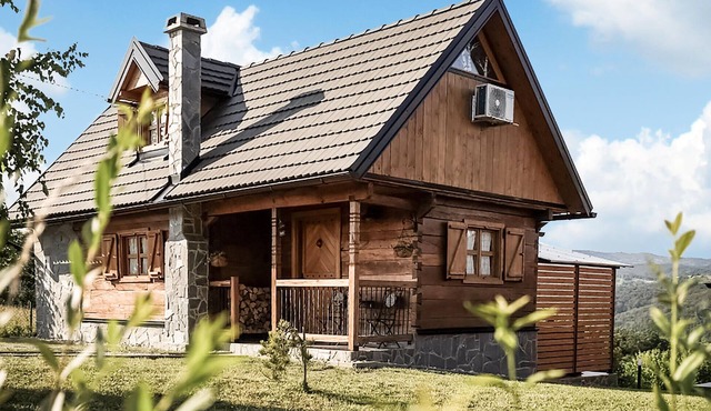 Stunning home in Kostanjevac