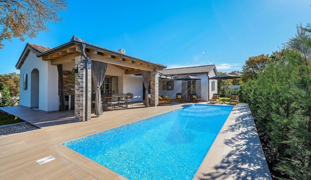 Stunning home in Krnica