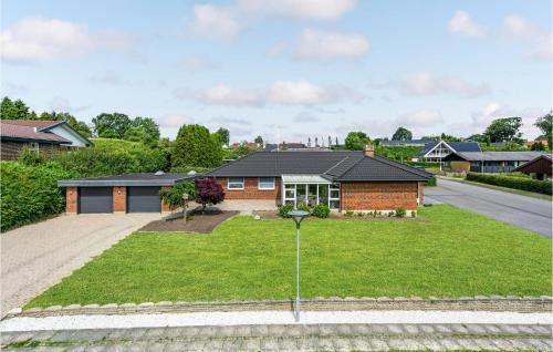 Stunning Home In Kruså With Wifi