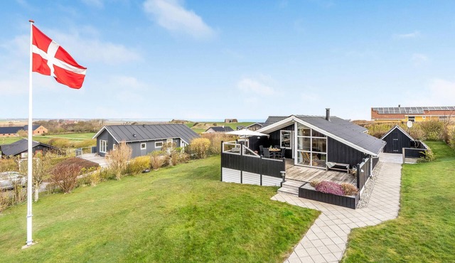 Stunning home in Lemvig with WiFi