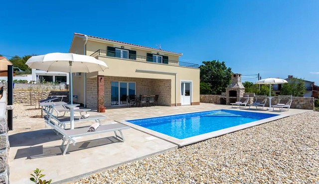 Stunning home in Linardici with private swimming pool, can be inside or outside