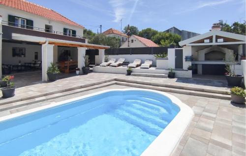 Stunning Home In Ljubitovica