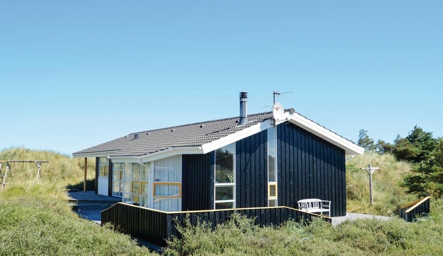 Stunning home in Løkken with kitchen