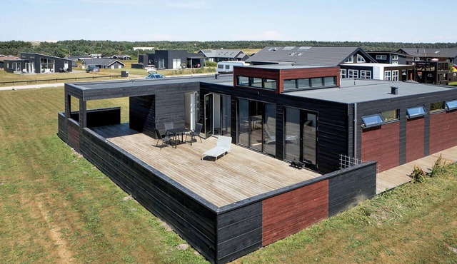 Stunning home in Løkken with WiFi