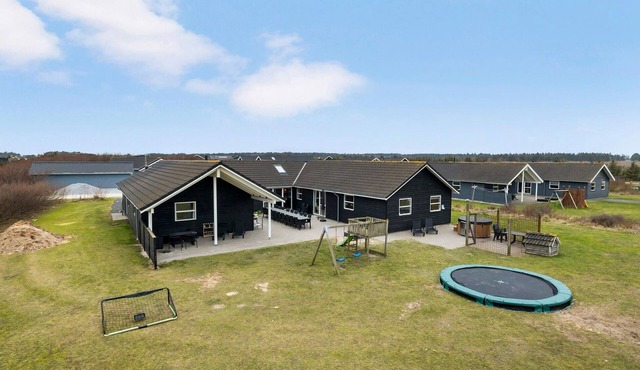 Stunning home in Løkken with sauna