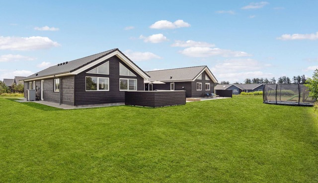 Stunning home in Løkken with sauna