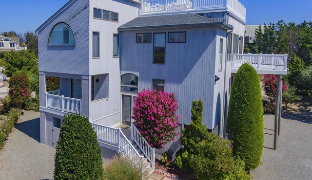 Stunning home in Loveladies with 4 Bedrooms, Private swimming pool and WiFi