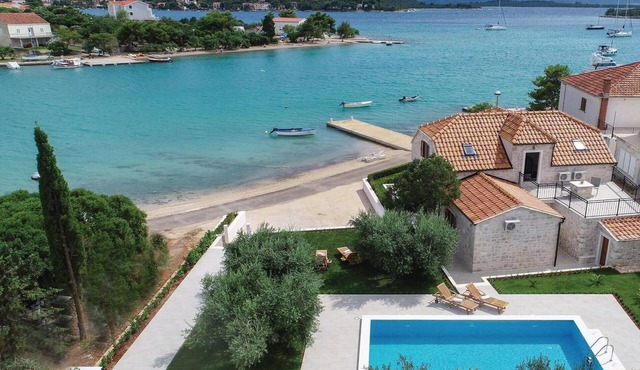 Stunning home in Loviste