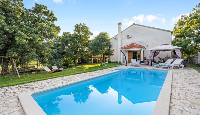 Stunning home in Lozovac