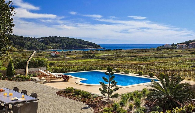 Stunning home in Lumbarda
