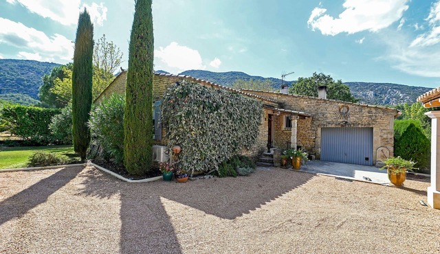 Stunning home in Maubec with WiFi