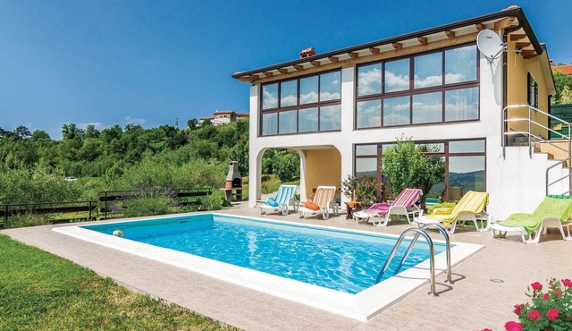 Stunning home in Meloni with sauna