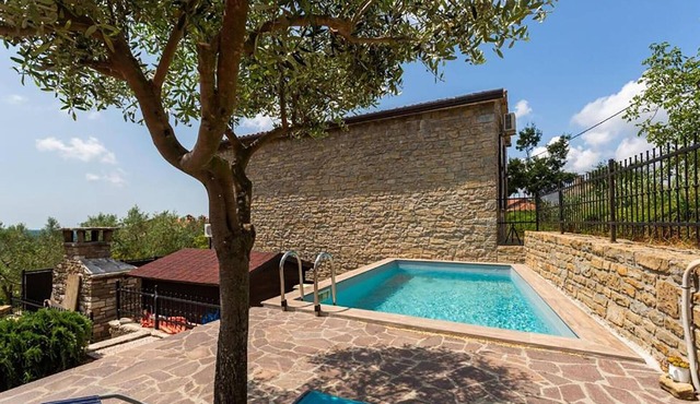 Stunning home in Momjan