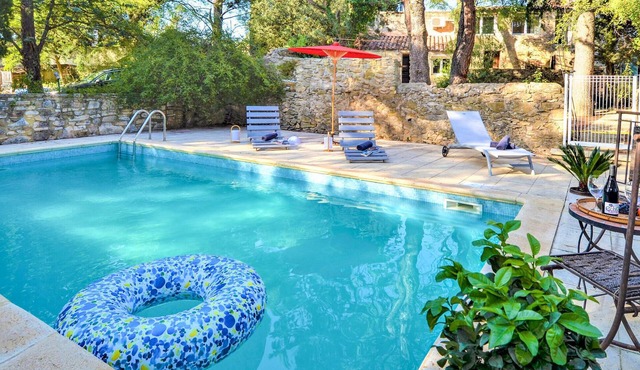 Stunning home in Mornas