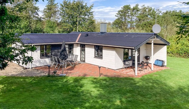 Stunning home in øster assels with WiFi