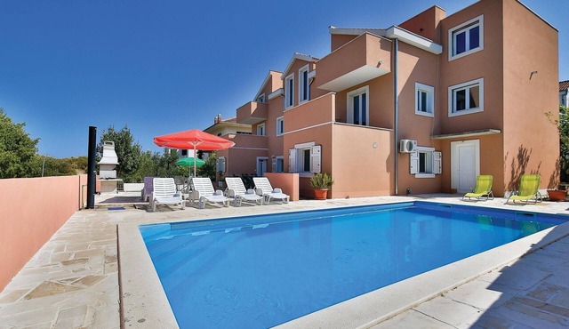 Stunning home in Okrug Donji