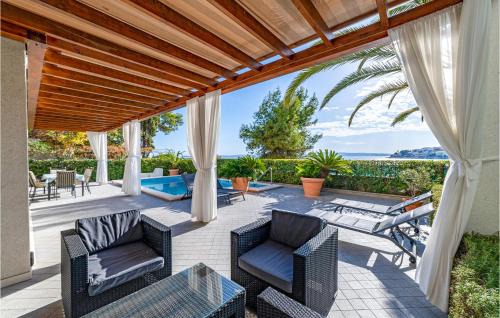 Stunning Home In Okrug Gornji