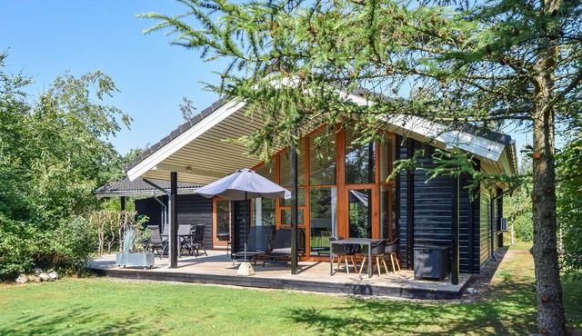 Stunning home in Oksbøl with kitchen