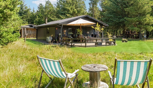 Stunning home in Oksbøl with WiFi