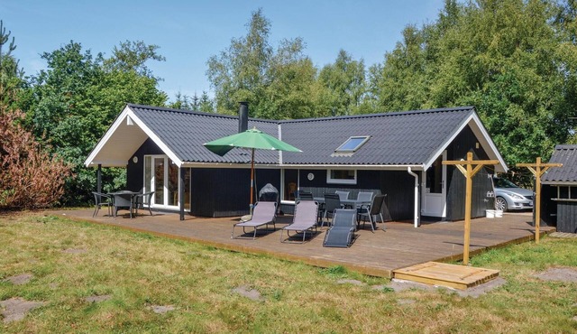 Stunning home in Oksbøl with WiFi