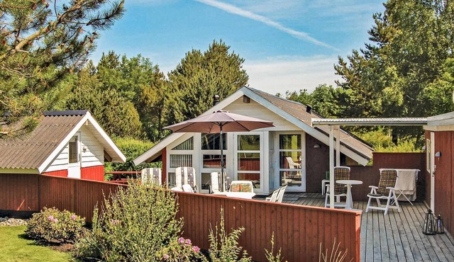 Stunning home in Oksbøl with WiFi