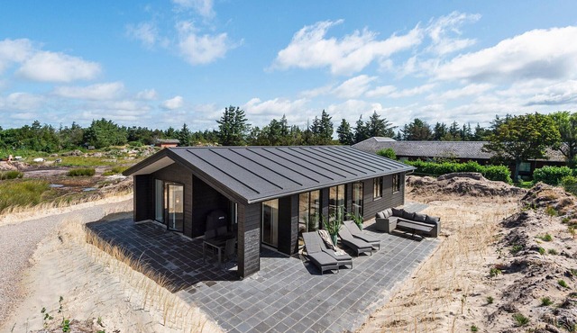 Stunning home in Oksbøl with sauna