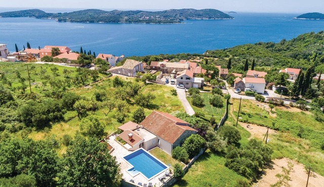 Stunning home in Orasac