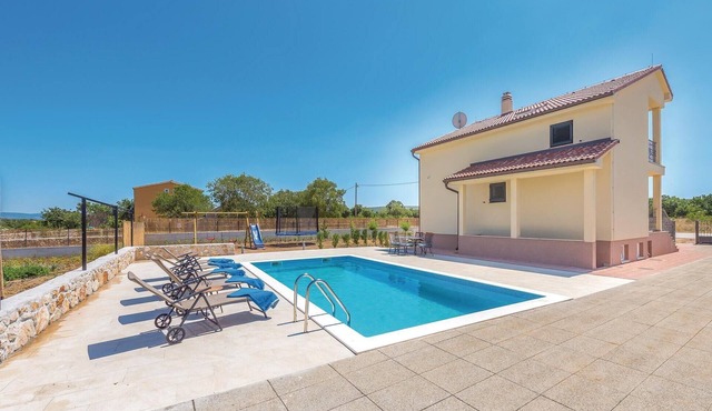 Stunning home in Pakovo Selo