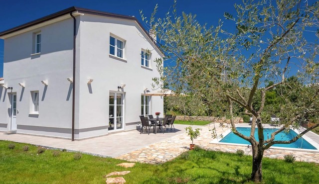 Stunning home in Paldigija