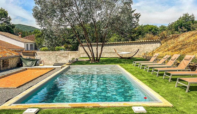 Stunning home in Pardailhan